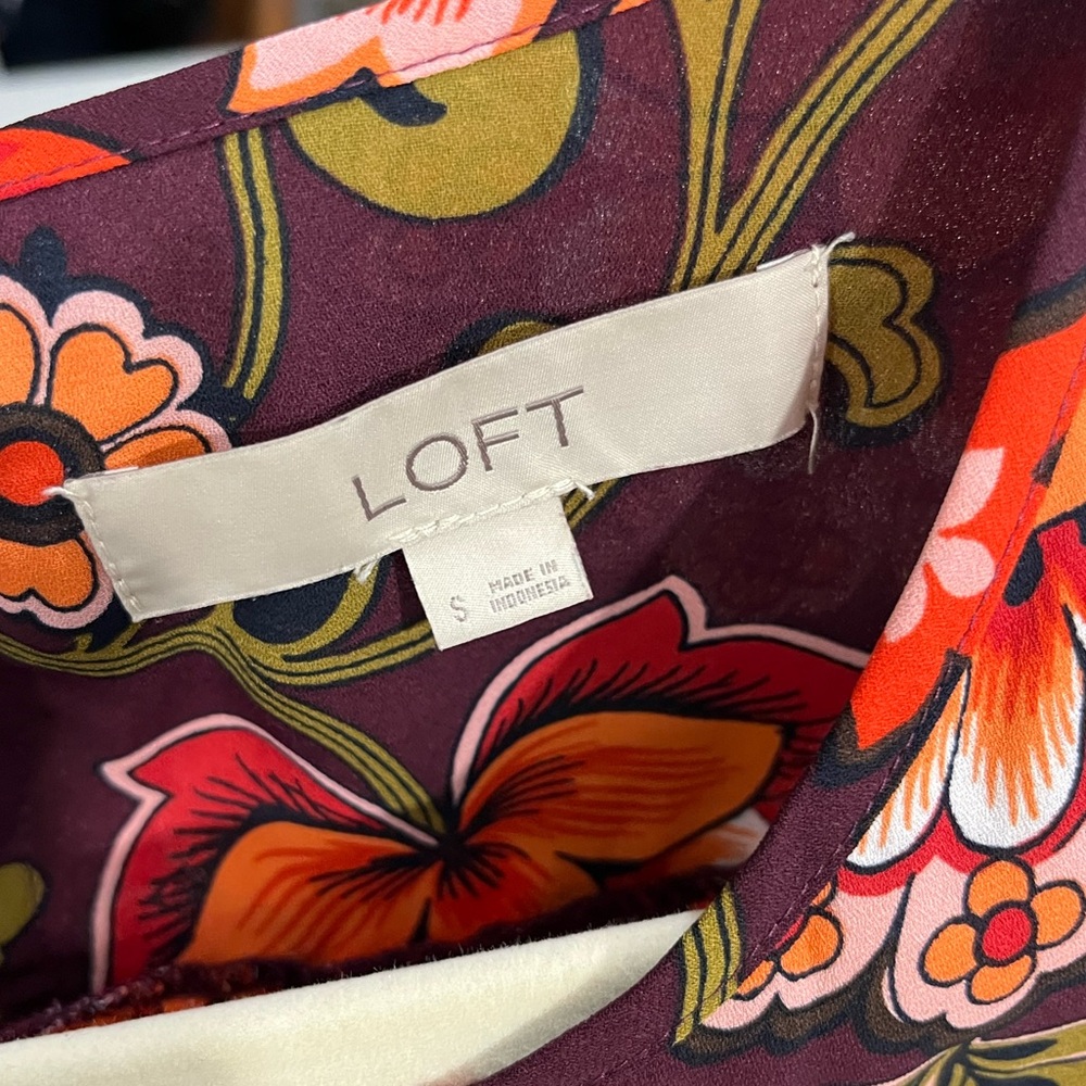 LOFT FLORAL PULLOVER TOP WITH RUFFLE DETAIL (a239) - Picture 14 of 14